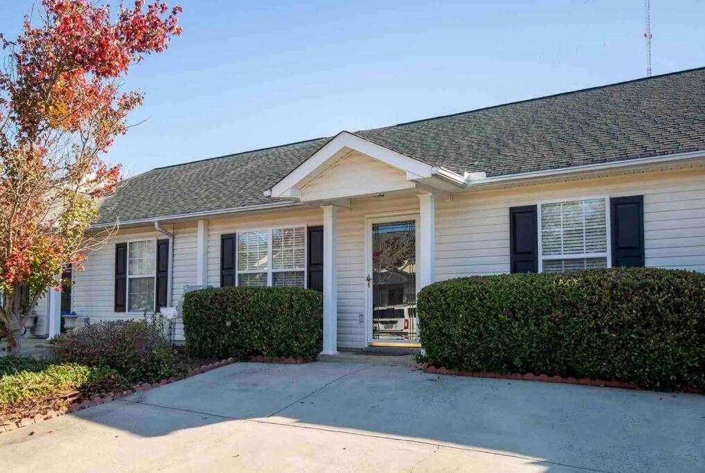 The Place & Prime Location Near I-20 Apartment Martinez